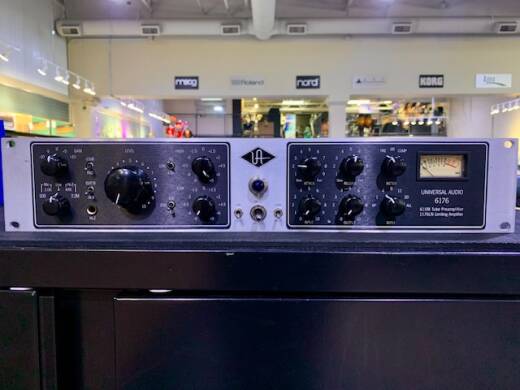 Universal Audio 6176 Vintage Channel Strip Preamp/Compressor